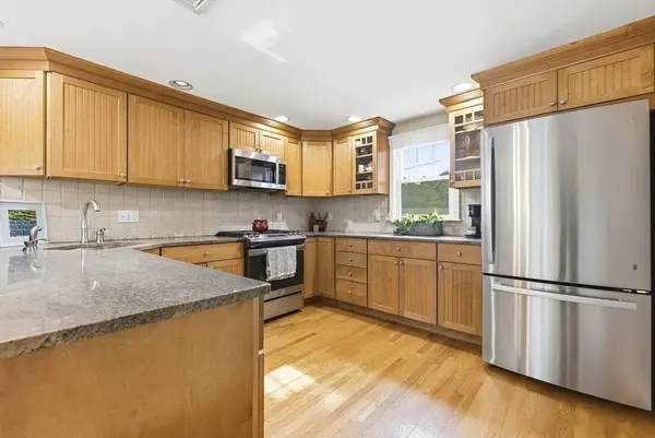 34 Washington Ave, Burlington, MA 01803
