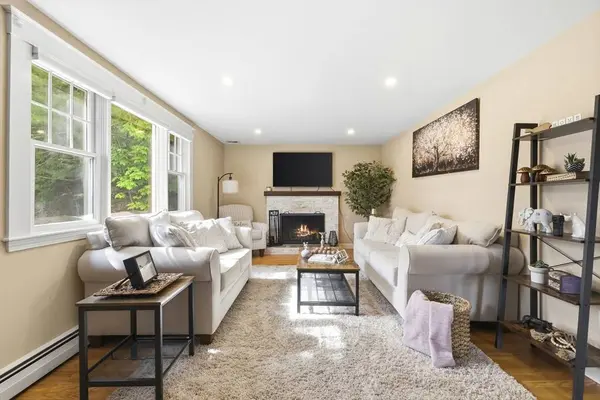 34 Washington Ave, Burlington, MA 01803