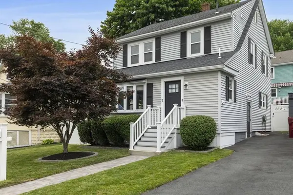 7 Harvard St, Melrose, MA 02176