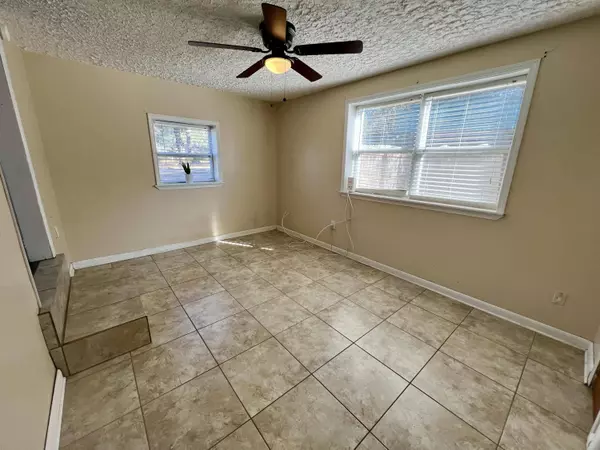 175 Panama DR, Crestview, FL 32536