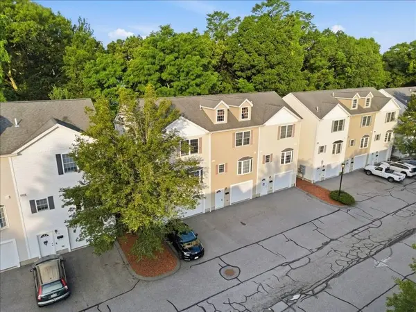 37 Glenn Ave #15, Chelmsford, MA 01824