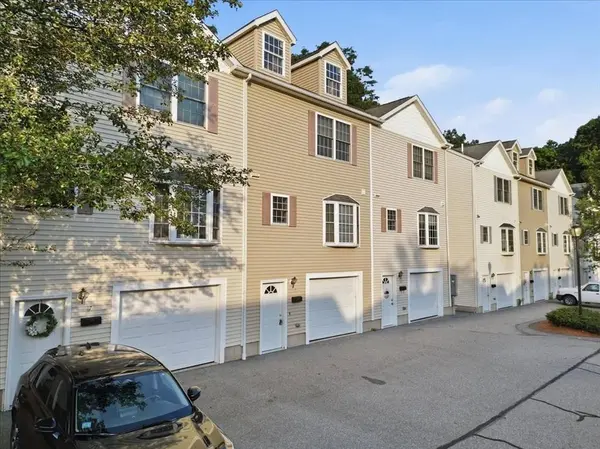 37 Glenn Ave #15, Chelmsford, MA 01824