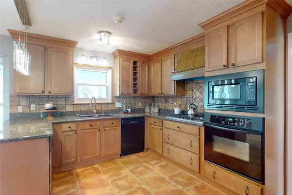 642 N Flamingo DR, Seabrook, TX 77586