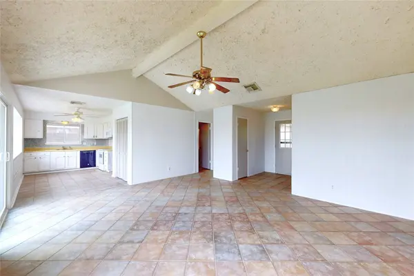 2711 Heritage Colony DR, Webster, TX 77598