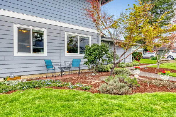 1601 NE Hale Pl #2, Gresham, OR 97030-4313