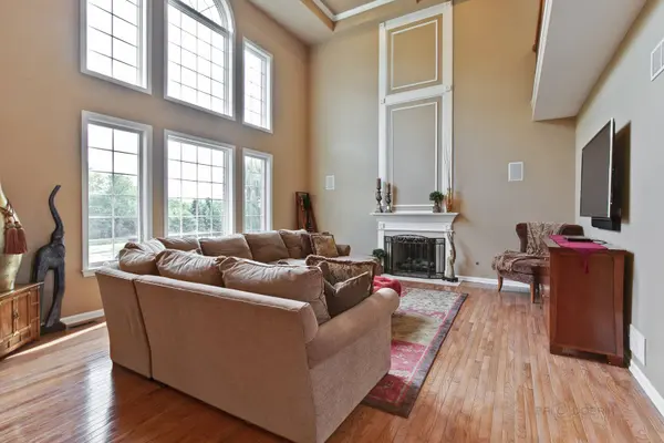 10 Eagle Ridge DR, Hawthorn Woods, IL 60047