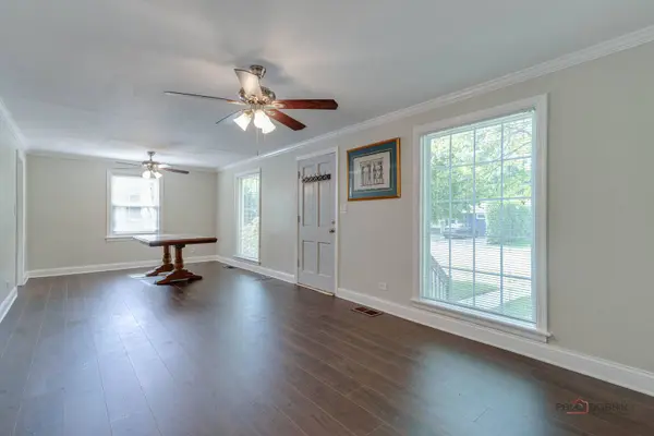 221 N Prairie AVE, Mundelein, IL 60060