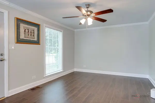 221 N Prairie AVE, Mundelein, IL 60060