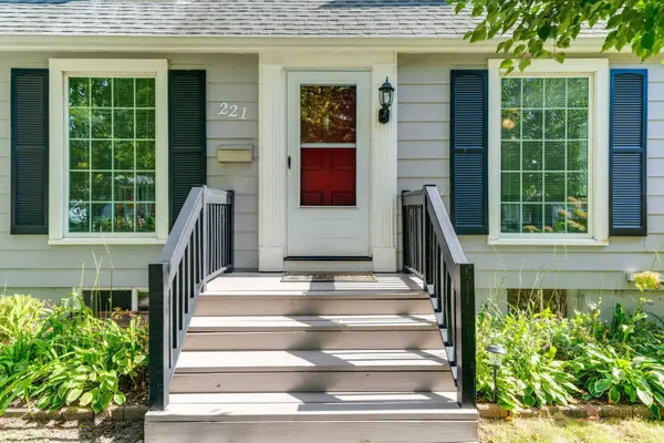221 N Prairie AVE, Mundelein, IL 60060