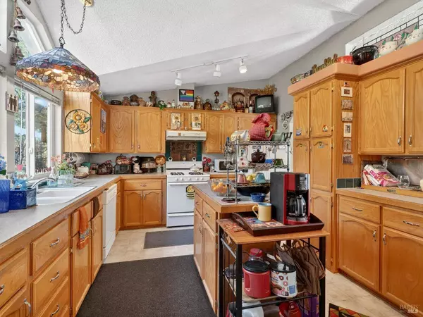 4750 Highway 175, Hopland, CA 95449