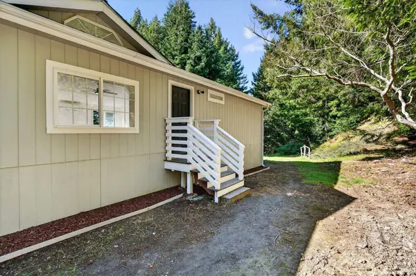 40421 Mountain View RD, Manchester, CA 95459