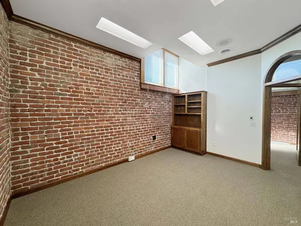 320 S State ST, Ukiah, CA 95482