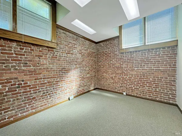 320 S State ST, Ukiah, CA 95482