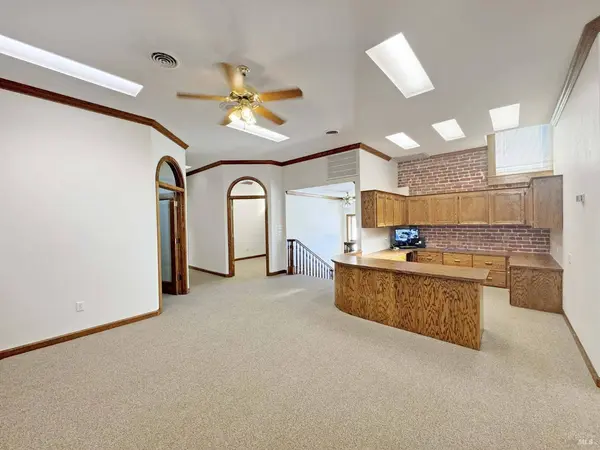 320 S State ST, Ukiah, CA 95482
