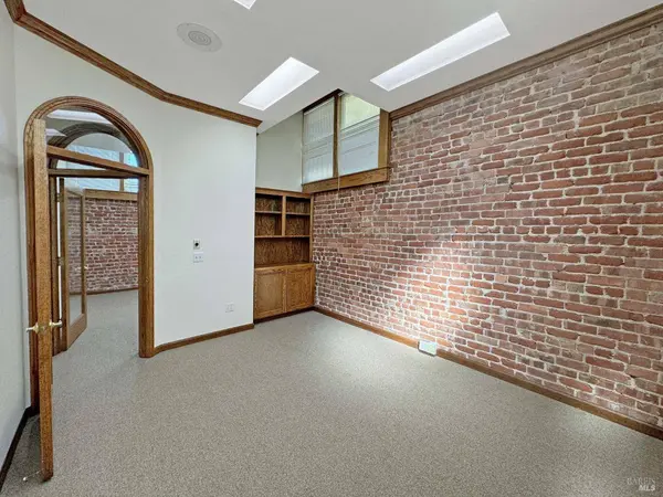 320 S State ST, Ukiah, CA 95482