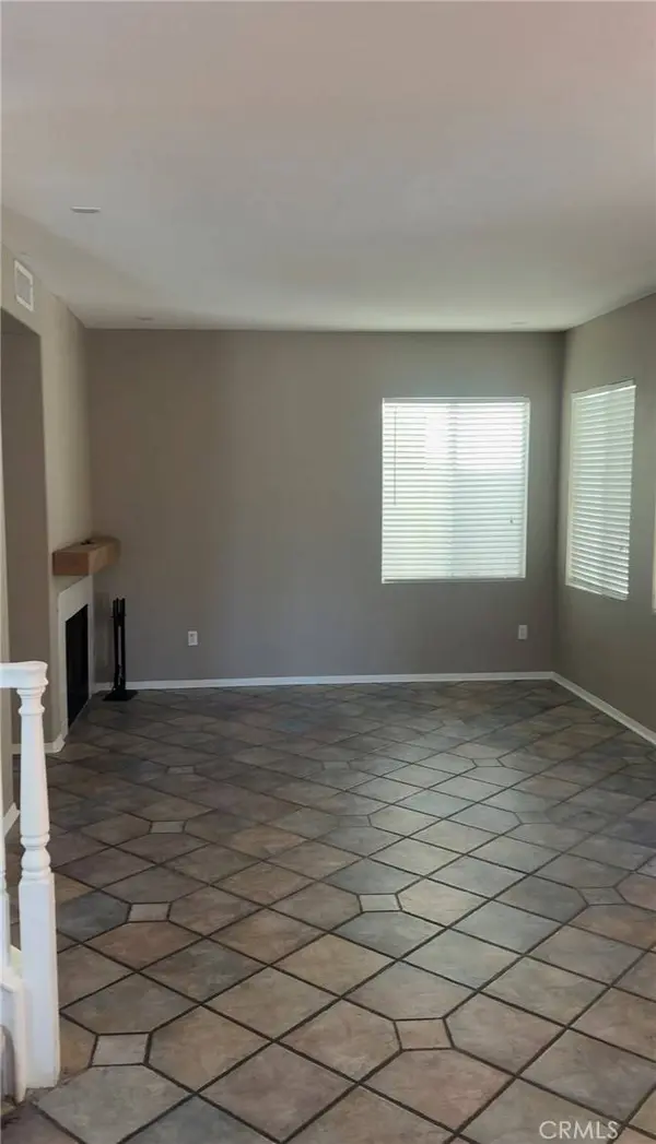 28252 Cedar LN, Saugus, CA 91350