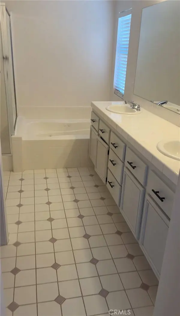 28252 Cedar LN, Saugus, CA 91350