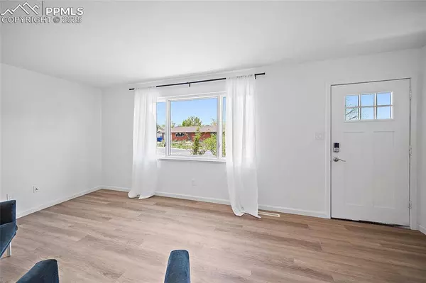 1607 Shasta DR, Colorado Springs, CO 80910