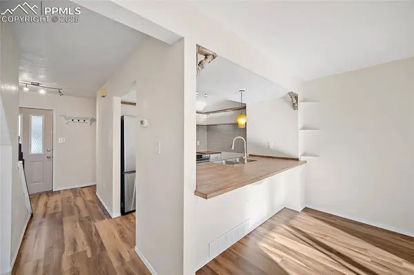 4279 Hunting Meadows CIR #5, Colorado Springs, CO 80916