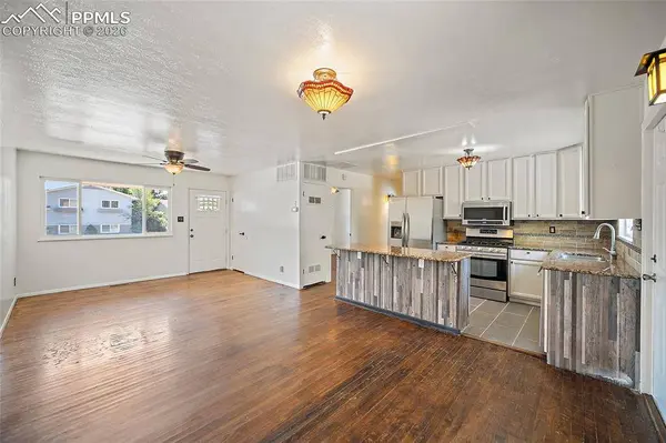 323 Mount View LN, Fountain, CO 80817