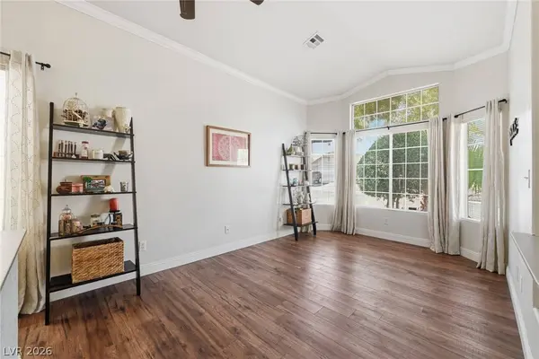 8121 Dolphin Landing DR, Las Vegas, NV 89128