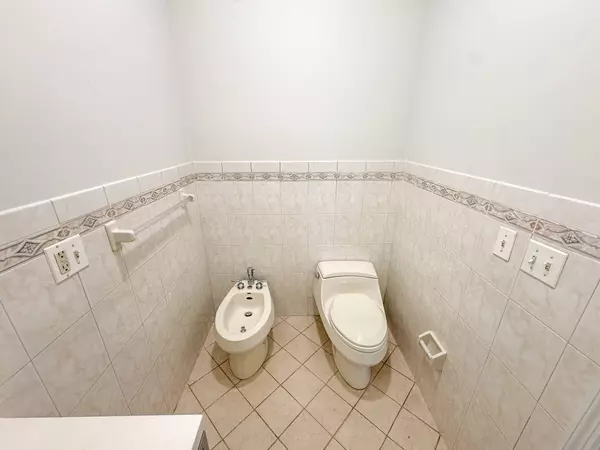 Jersey City, NJ 07307-3523,104 Thorne St #1