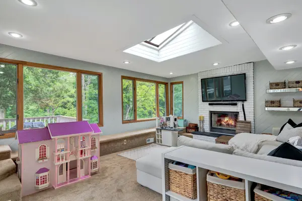 22 Stone Dr, West Orange, NJ 07052-1334