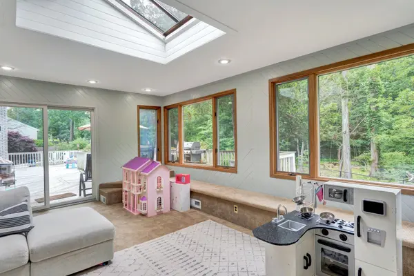 22 Stone Dr, West Orange, NJ 07052-1334