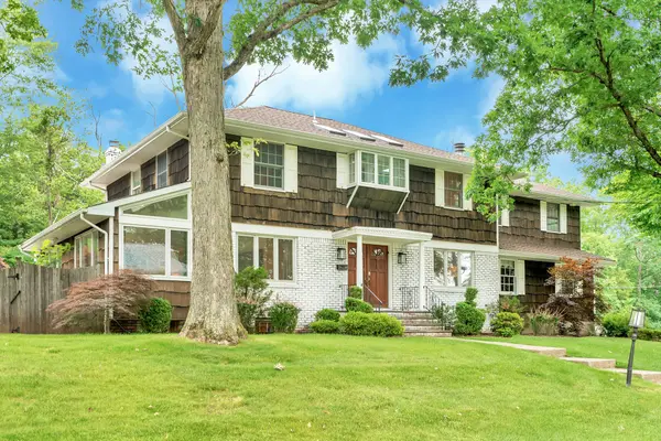 22 Stone Dr, West Orange, NJ 07052-1334