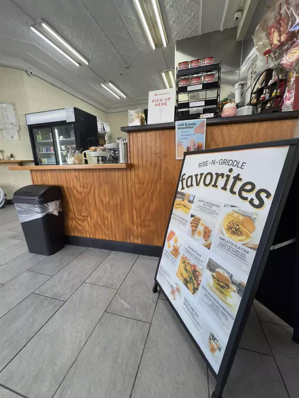 576 WEST SIDE AVE, Jc West Bergen, NJ 07304