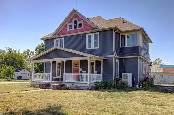 102 N Locust Street, Madrid, IA 50156