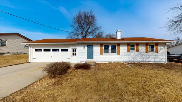 10114 S 34th Avenue W, Colfax, IA 50054