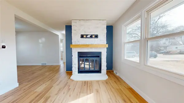 10114 S 34th Avenue W, Colfax, IA 50054