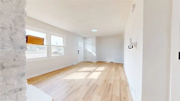 10114 S 34th Avenue W, Colfax, IA 50054