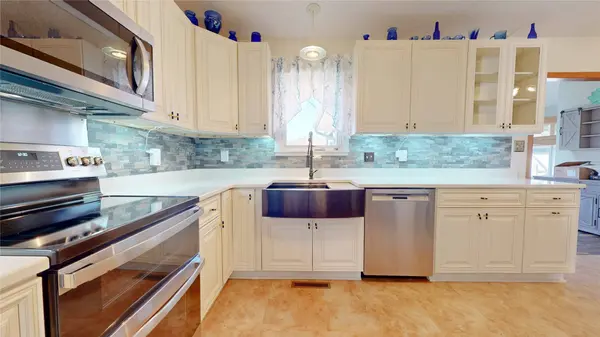 1225 E 14th Street, Norwalk, IA 50211
