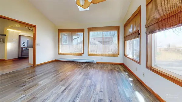 1225 E 14th Street, Norwalk, IA 50211