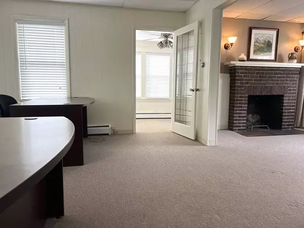 1106 Pleasant St, Worcester, MA 01602