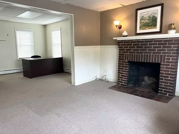 1106 Pleasant St, Worcester, MA 01602