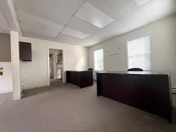 1106 Pleasant St, Worcester, MA 01602