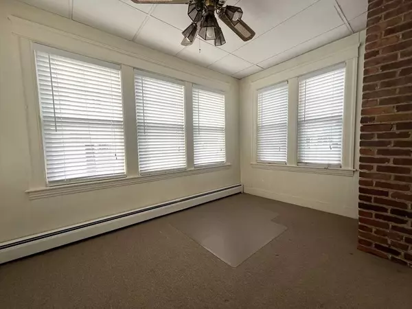 1106 Pleasant St, Worcester, MA 01602