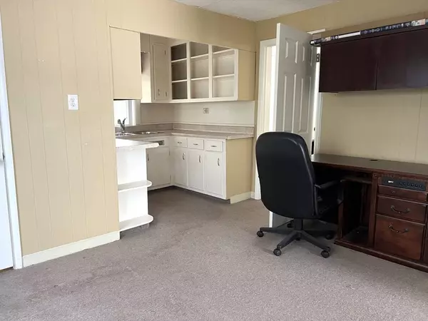 1106 Pleasant St, Worcester, MA 01602