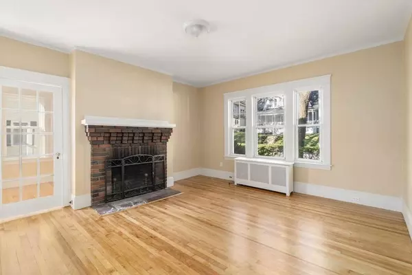 53 Howland Ter, Worcester, MA 01602