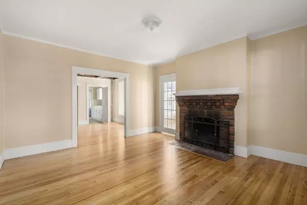 53 Howland Ter, Worcester, MA 01602