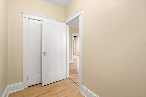 53 Howland Ter, Worcester, MA 01602