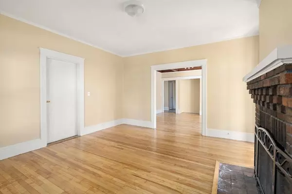 53 Howland Ter, Worcester, MA 01602