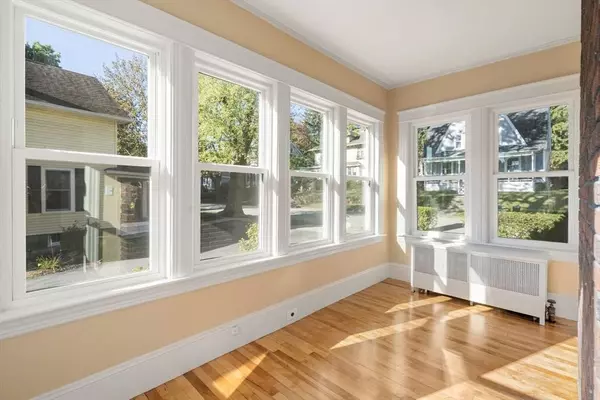 53 Howland Ter, Worcester, MA 01602