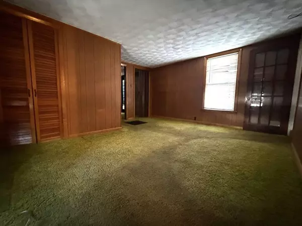 386 June St, Worcester, MA 01602