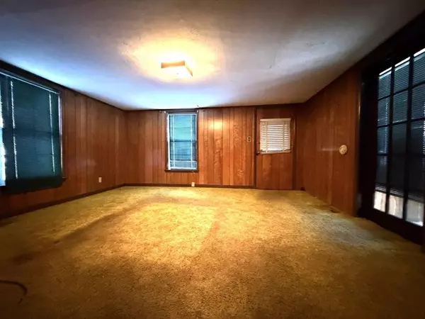 386 June St, Worcester, MA 01602