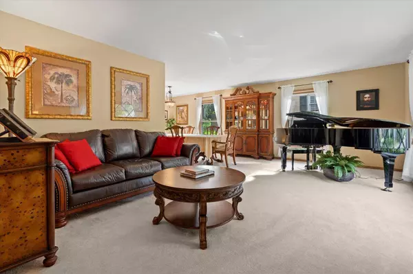 7033 Wellauer DRIVE, Milwaukee, WI 53213