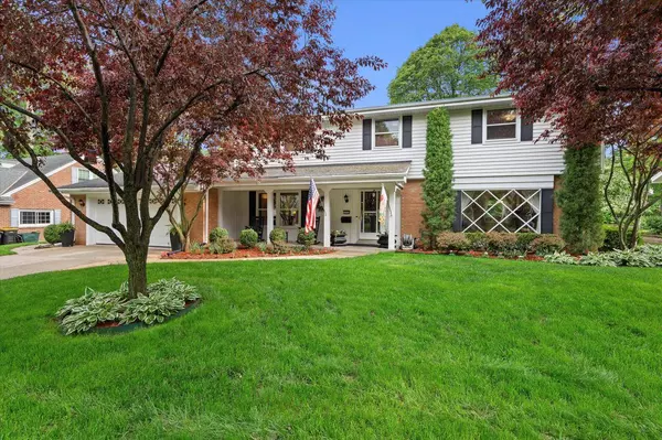 7033 Wellauer DRIVE, Milwaukee, WI 53213